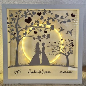 Weibliches Paar (sie/sie) und Mond, beleuchtet, personalisiert, Geschenk zur Hochzeit