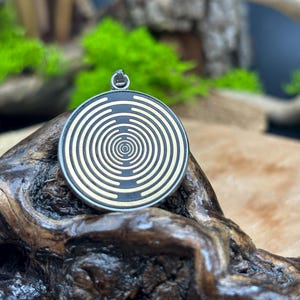 ObscuraVibe – Lakhovsky pendant, black & 24K gold, protective energy necklace – Stainless steel (25 mm)