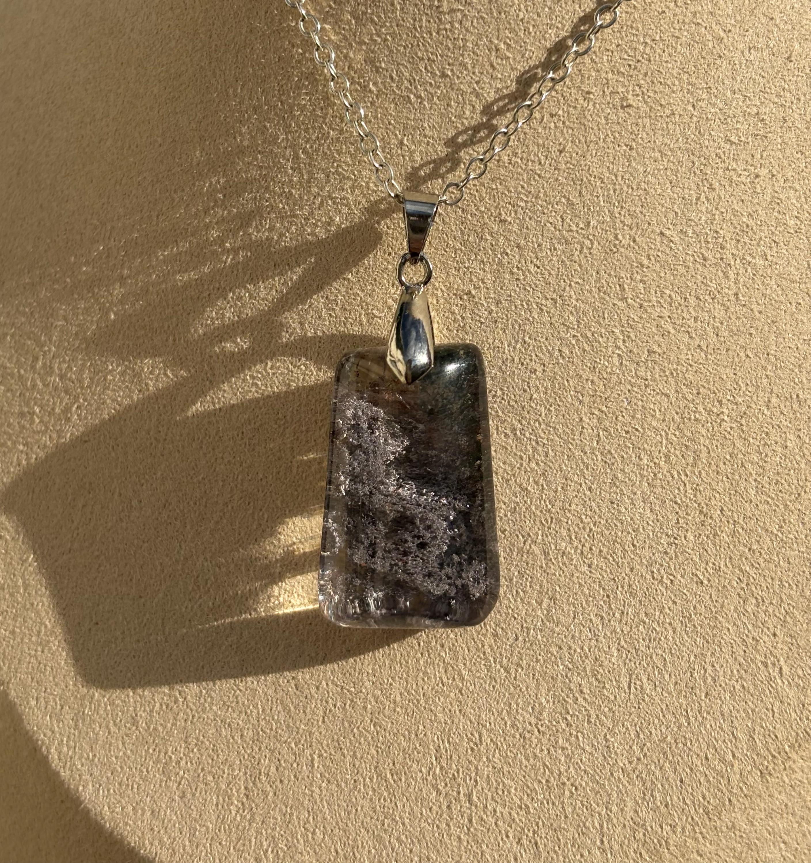 Pendentif En Argent Avec Chaine - Pierre Type Quartz Fantôme Ou Lodolite - Occasion