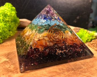 Handmade pyramidal orgonite 7 chakras