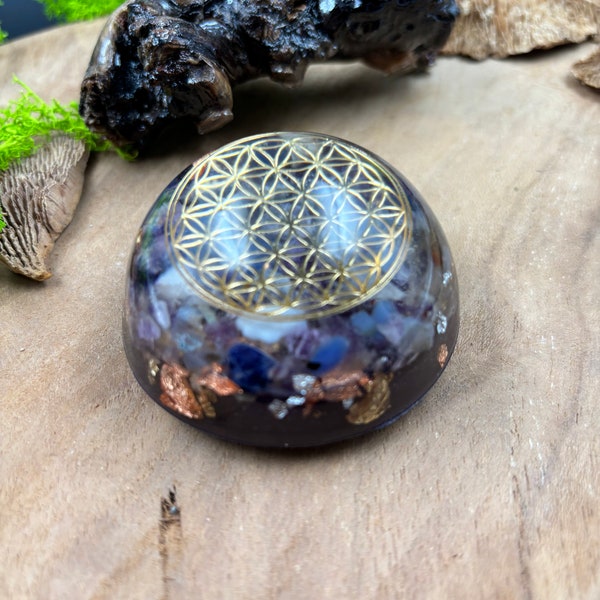 Orgonite fleur de vie avec améthyste, lapis-lazuli, sodalite, quartz bleu