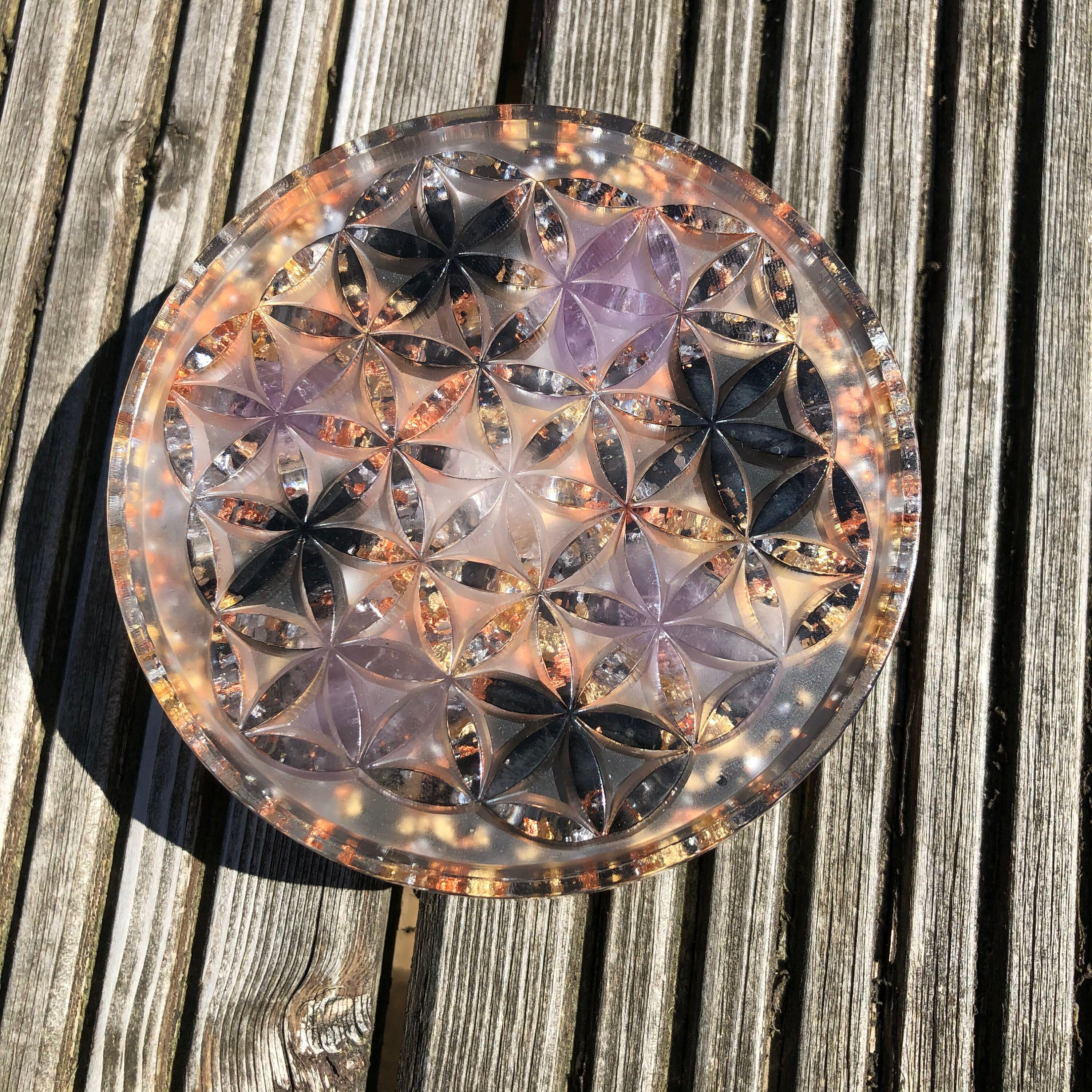 Orgonite Fleur de Vie avec Shungite/Améthyste/Cristal Roche