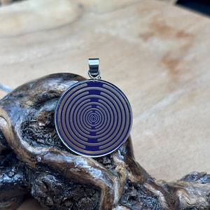 AmethystaVibe – Lakhovsky Purple & 24K Gold Pendant – Energy Protection Necklace – Stainless Steel (25 mm)