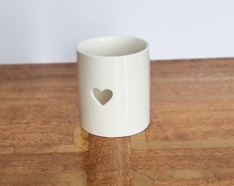 Portavelas de cerámica con forma de corazón / Elegancia sencilla con un toque romántico
