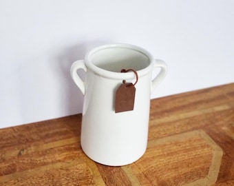 Jarrón de cerámica blanca «Para ti» / Elegancia atemporal con un toque personal