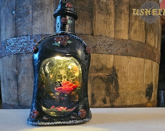 hand made aufwändig gestaltete Steampunk Gothic Flasche mit Rose, Schädel und Beleuchtung Deko Cosplay Fantasy Geschenk