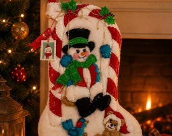Calcetín navideño de Bucilla/Calcetín bordado/Decoración navideña/Calcetín festivo/Calcetín Bucilla terminado/Regalo personalizado/Calcetín navideño/Calcetín de fieltro