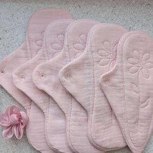 Serviettes hygiéniques en tissu biologique/Serviettes hygiéniques réutilisables/Serviettes menstruelles/Protège-slips réutilisables/Serviettes hygiéniques en tissu pour filles/Ensemble : 5 joints, sac humide, sac à linge.