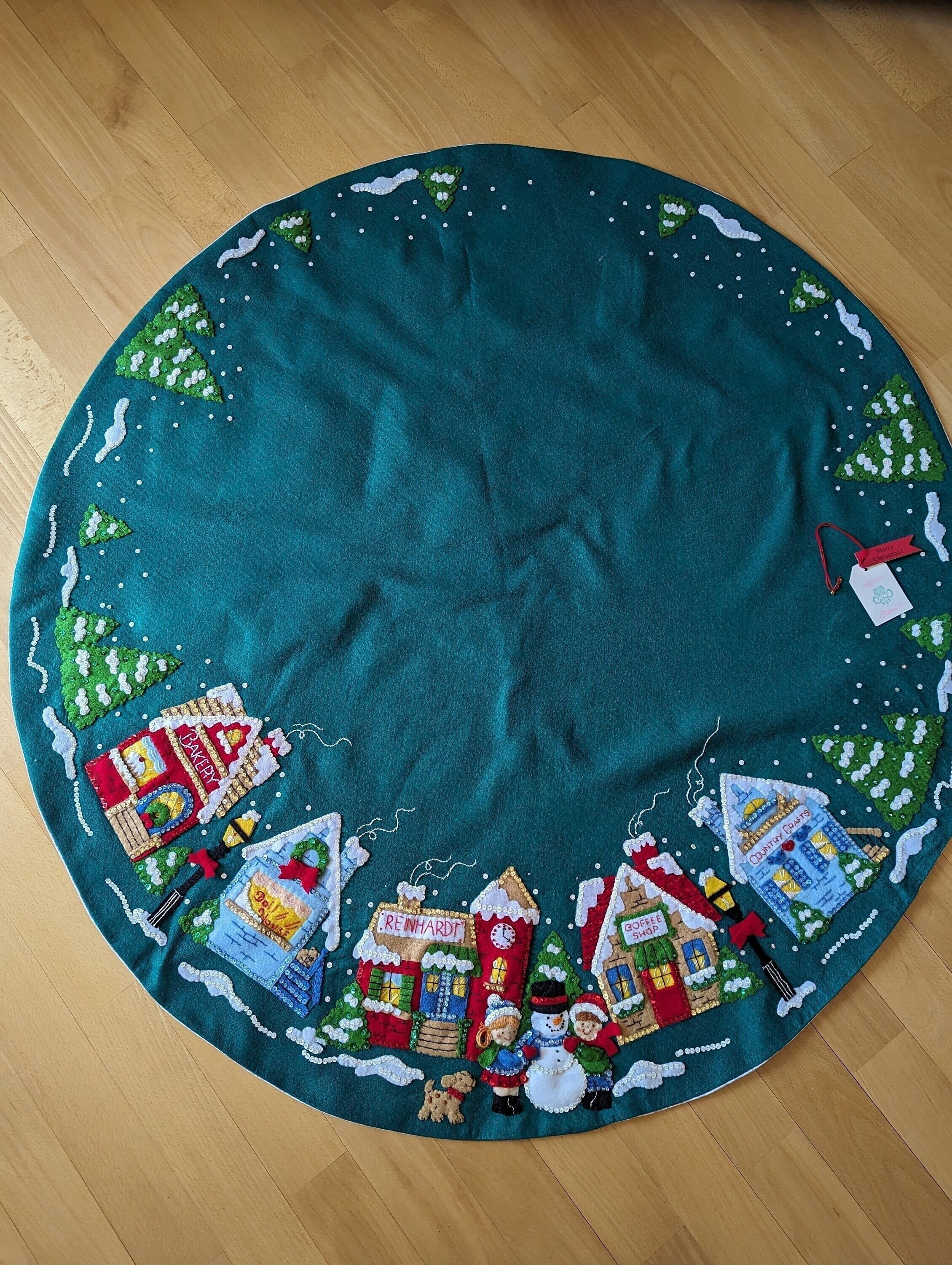 Christmas Village/Tree Skirt/Sequin Christmas Tree Skirt/Felt Tree Skirt/Christmas Tablecloth/Bucilla Felt Applique/Bucilla Finished Skirt