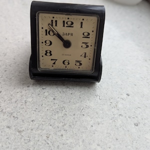 Vintage Zaria reiswekker/23 jewels mechanisch opwindmechanisme/Gemaakt in de USSR/Sovjet opvouwbare reiswekker/Decoratie uit het midden van de 20e eeuw/Verzamelobject