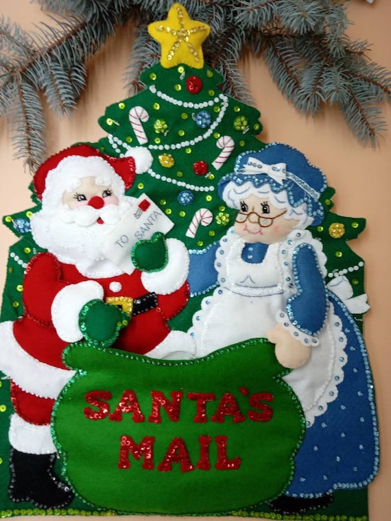 Bucilla Santa's Greeting Card Holder Christmas Felt Wall Hanging