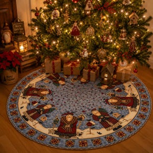 Puede incluir: Una falda redonda para árbol de Navidad con un fondo azul claro y un patrón repetido de figuras de Papá Noel. La falda tiene un borde con un diseño geométrico y se coloca debajo de un árbol de Navidad decorado con regalos.