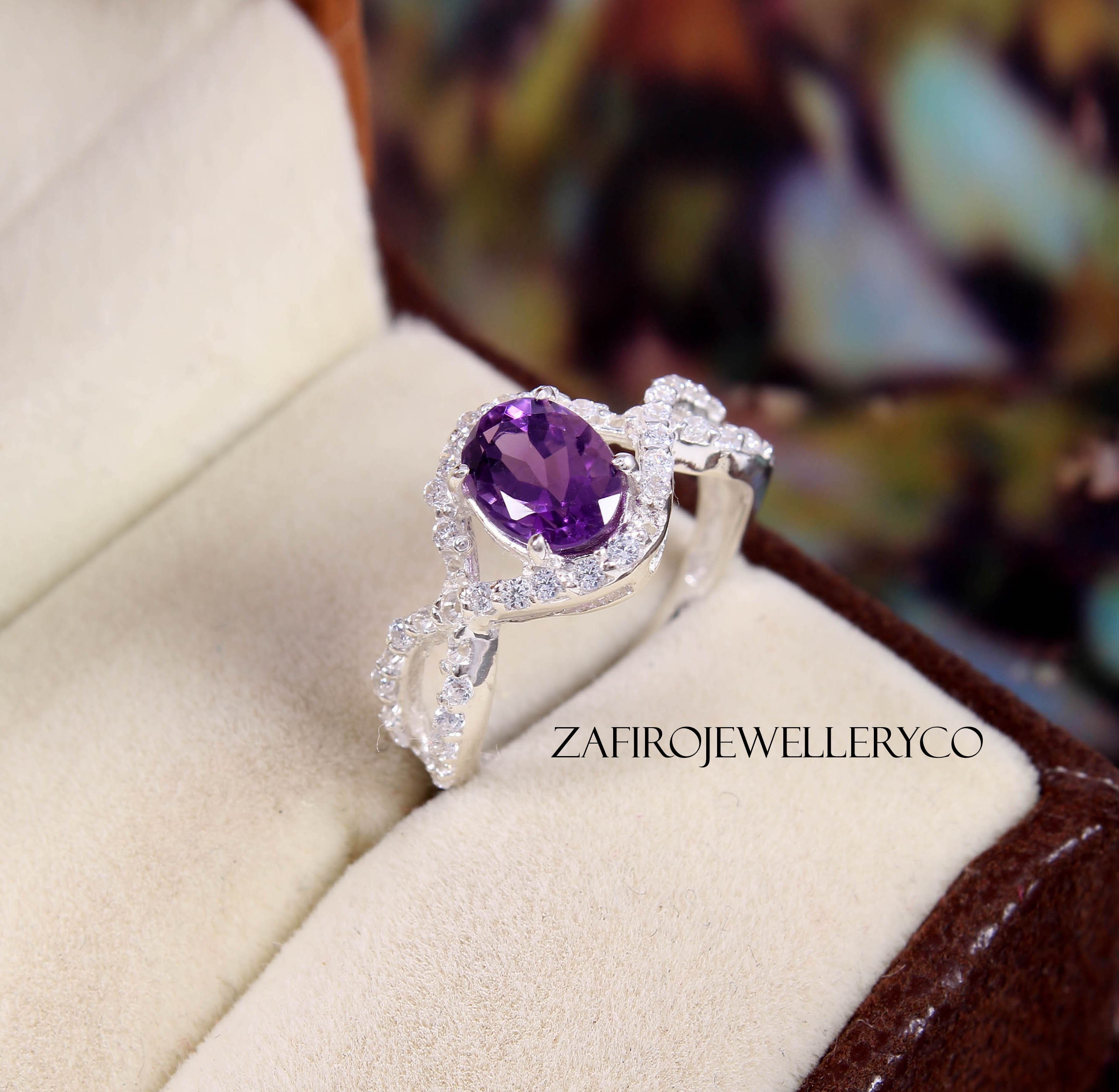 February Birthstone Vintage Ring Amethyst Ring Oval Cut Ring Gemstone Ring Statement Ring Three Stone Amethyst Gemstone Wedding Ring