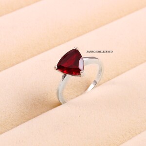 Bague en rubis taille trillion fait main : solitaire en argent sterling 925