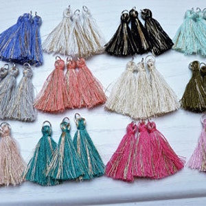 3 tassels with golden metallic yarn in 12 different colors 35 mm