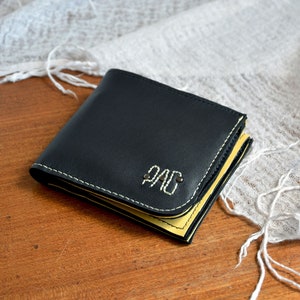 Cartera de cuero real hecha a mano para hombre. Cartera plegable con sección para efectivo, tarjetas y monedas. Cartera personalizada de colores Mix, personalización gratuita.