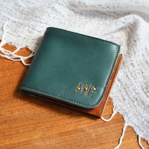 Carteira de couro real feita à mão para homens. Carteira Bifold com Seção de Dinheiro, Cartão e Moeda. Carteira personalizada Mix cores, personalização gratuita.