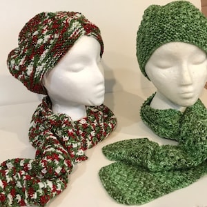 Handgestrickte Mütze und Schal sst
