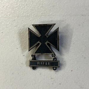 US Army Rifle Marksman Sterling Pin Back Badge - Vintage WWII