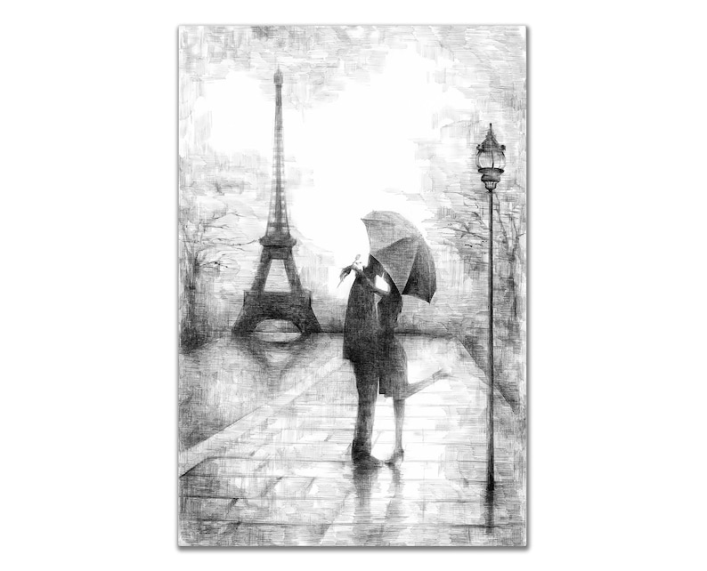 Pode incluir: Um desenho a l&aacute;pis preto e branco de um casal se beijando sob um guarda-chuva em frente &agrave; Torre Eiffel. O casal est&aacute; em p&eacute; em uma rua de paralelep&iacute;pedos com um poste de luz ao fundo.
