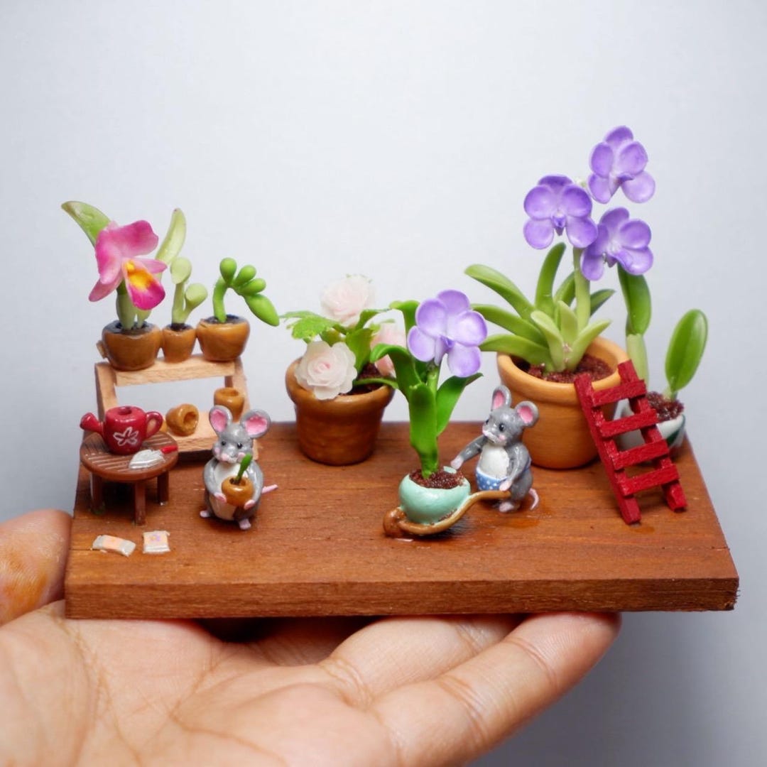 Miniature Mouse Module Miniature Mouse With Little Flower Garden , Miniatures ,dollhouse ...
