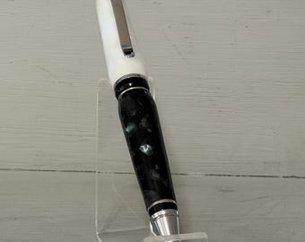 OPPOSITES - A Handcrafted Black and White Cigar-Style Acrylic Pen