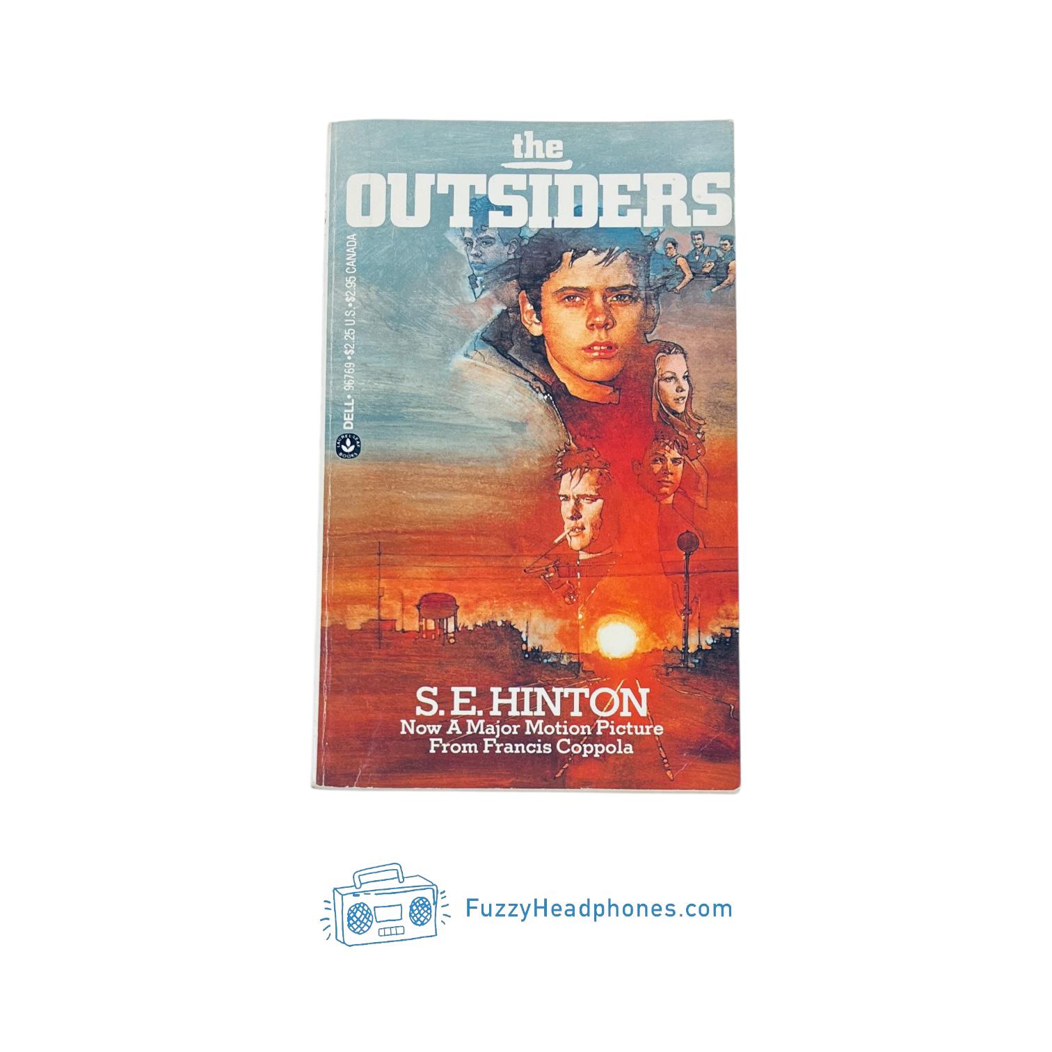 The Outsiders by S.E. Hinton Paperback Book (1967) Movie Tie-in Version w/ Cast On Cover