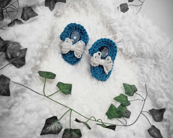 Handmade Crochet Baby Booties with Bow – Soft Newborn Shoes, Baby Girl Gift