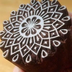 Okrągły stempel z wzorem, drewniane stemple do ceramiki. Ręcznie rzeźbiony wzór/tekstura stempla do tkanin, tekstyliów LUB gliny polimerowej LUB fondantu, czekolady