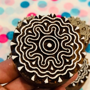 Unikalny okrągły stempel, drewniane stemple do ceramiki. Ręcznie rzeźbiony wzór/tekstura stempla do tkanin, tekstyliów LUB gliny polimerowej LUB fondantu, czekolady