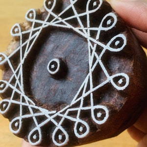 Okrągły stempel z wzorem, drewniane stemple do ceramiki. Ręcznie rzeźbiony wzór/tekstura stempla do tkanin, tekstyliów LUB gliny polimerowej LUB fondantu, czekolady