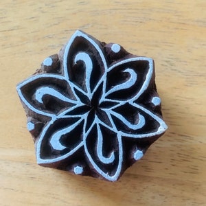 Stempel kwiatowy do gliny, stemple drewniane do ceramiki, ręcznie rzeźbiony wzór/tekstura do tkanin, tekstyliów LUB gliny polimerowej LUB fondantów, czekolady
