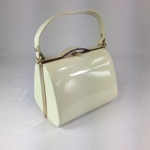 Classic Lilly Handbag in Cream - Vintage Inspired