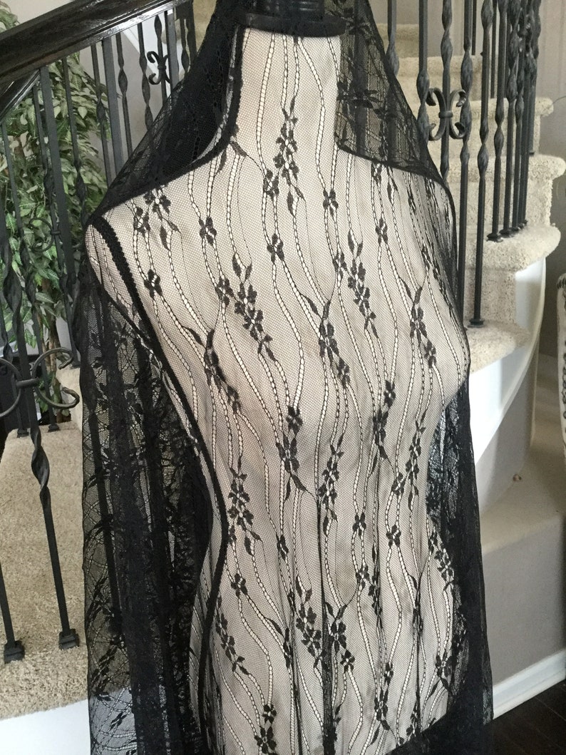 Black or white eyelash lace