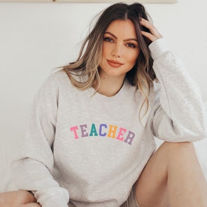 Teacher Crewneck Gift | Educator T-Shirt | Custom Teacher | Gift for Elementary Teacher, Kindergarten Teacher | Teachers College Graduate