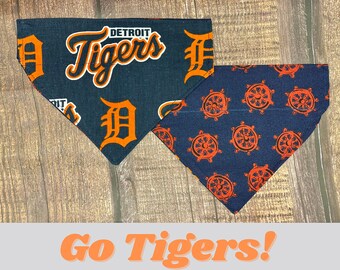 Detroit Tigers Over the Collar Reversible Pet Scarf