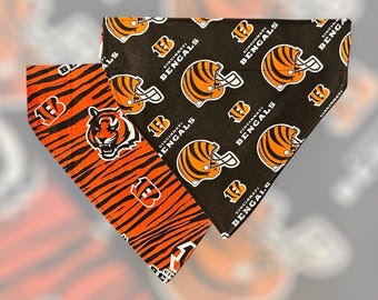 The Cincinnati Bengals Over the Collar Reversible Pet Scarf