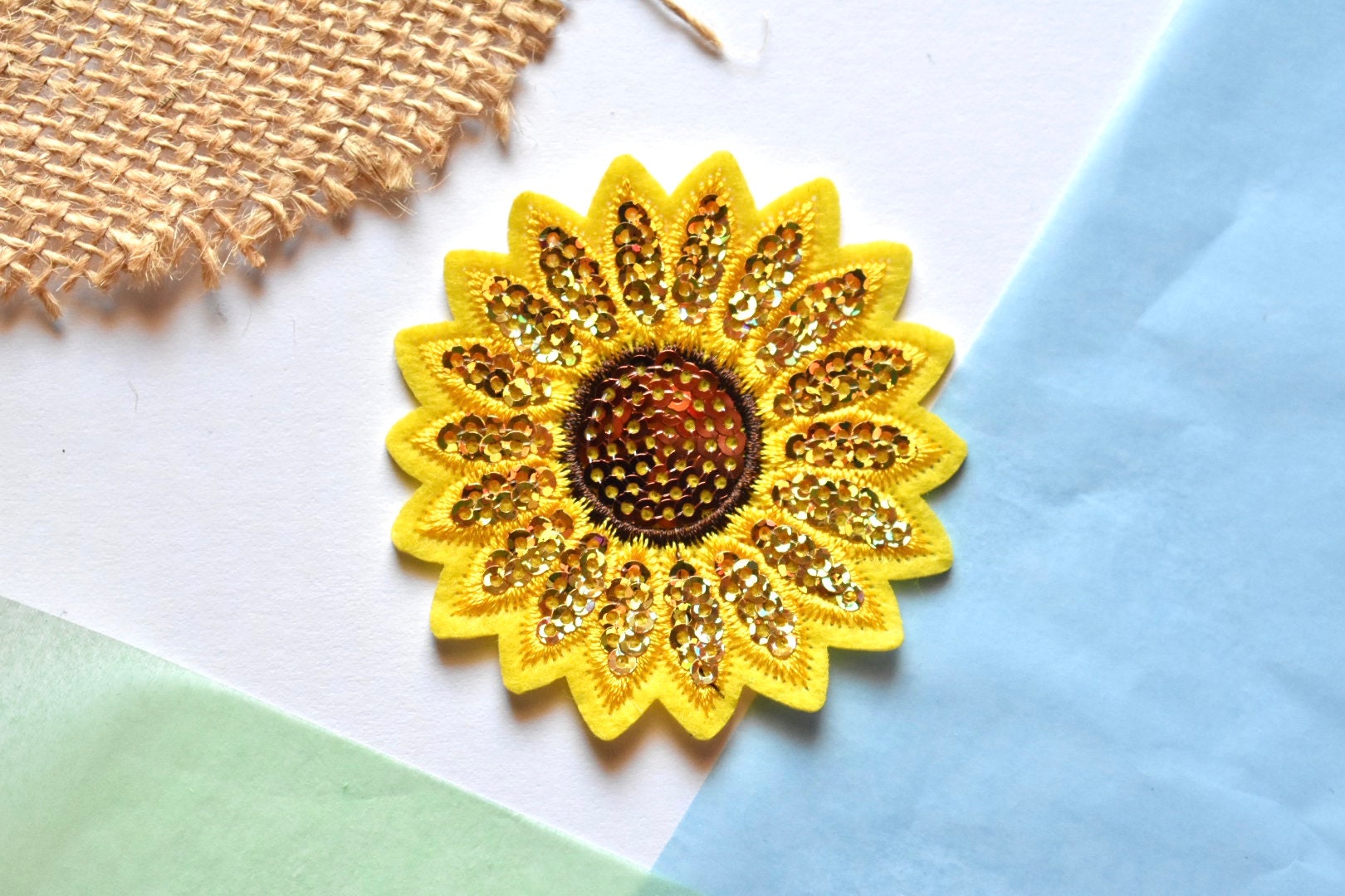 25pcs Pretty Sunflower Flower Iron On Patch Embroidey Motif Children Girls  Women Fabric Applique(Randomly Color,10pcs/Large+15pcs Small)