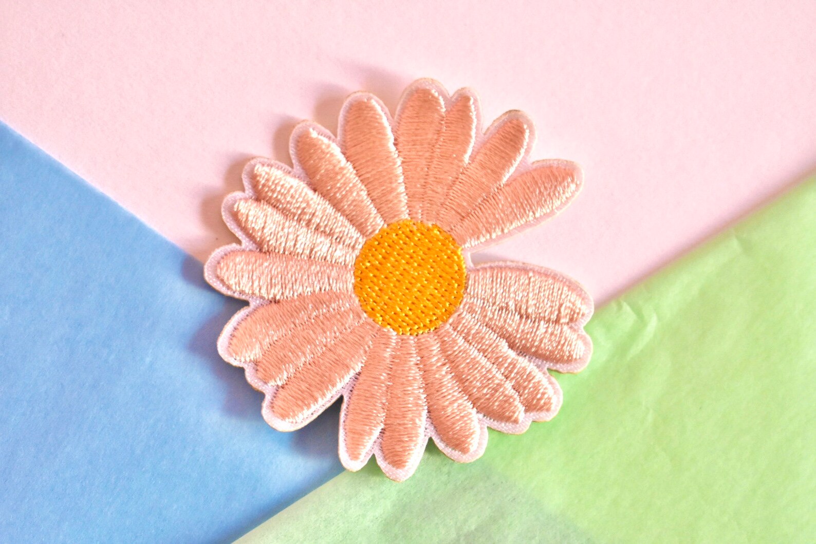 Iron on Daisy Patch 2 Inch 5 Cm Embroidered Flower Applique Etsy