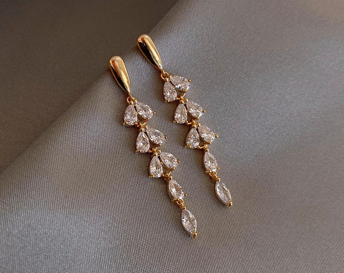 Gold Crystal Drop Earrings, Elegant & Classy Earrings, Gift for Her - Etsy