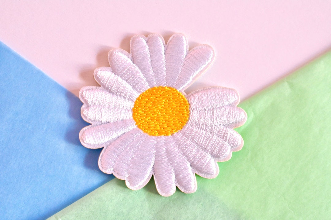 Iron on Daisy Patch 2 Inch 5 Cm Embroidered Flower Applique Etsy