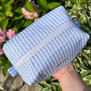 Borsa per il trucco a righe blu - pochette da viaggio estetica fatta a mano da naturegemz