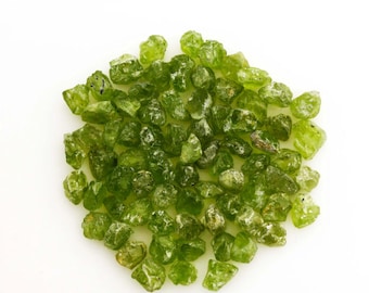 Piedra preciosa natural en bruto, piedra de peridoto para hacer joyas, cristales de peridoto verde en bruto, piedra de nacimiento de agosto, suministros de joyería con piedras preciosas.
