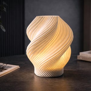 Sculpturale spiraallamp STL: Scandinavische 3D-geprinte vaasmodusverlichting afbeelding 2