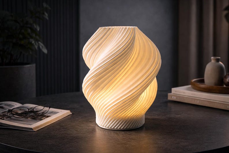 Sculpturale spiraallamp STL: Scandinavische 3D-geprinte vaasmodusverlichting afbeelding 2