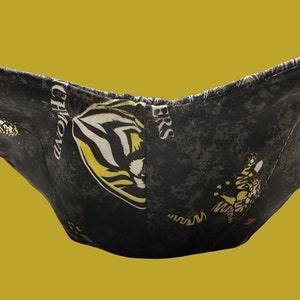 May include: A black fabric bowl cosy with a distressed appearance. The cosy features a tiger mascot design in yellow and white, along with the word "RICHMOND". The cosy is designed to hold a bowl of food.