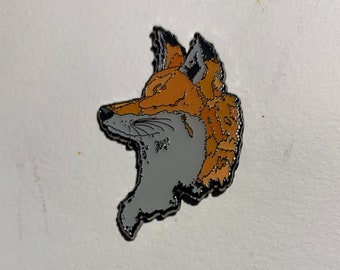 Le45 fox spirit animal pin