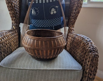 Vintage Basket Hand Weaved, Amazing Shape and Pattern, Wicker, Woven Basket