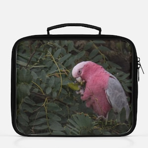 Różowa papuga na drzewie, zdjęcie na torbie Lunch Box Tote