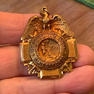 Vintage War Medal For Distinguished Service During WWII 1/10 10k Gold